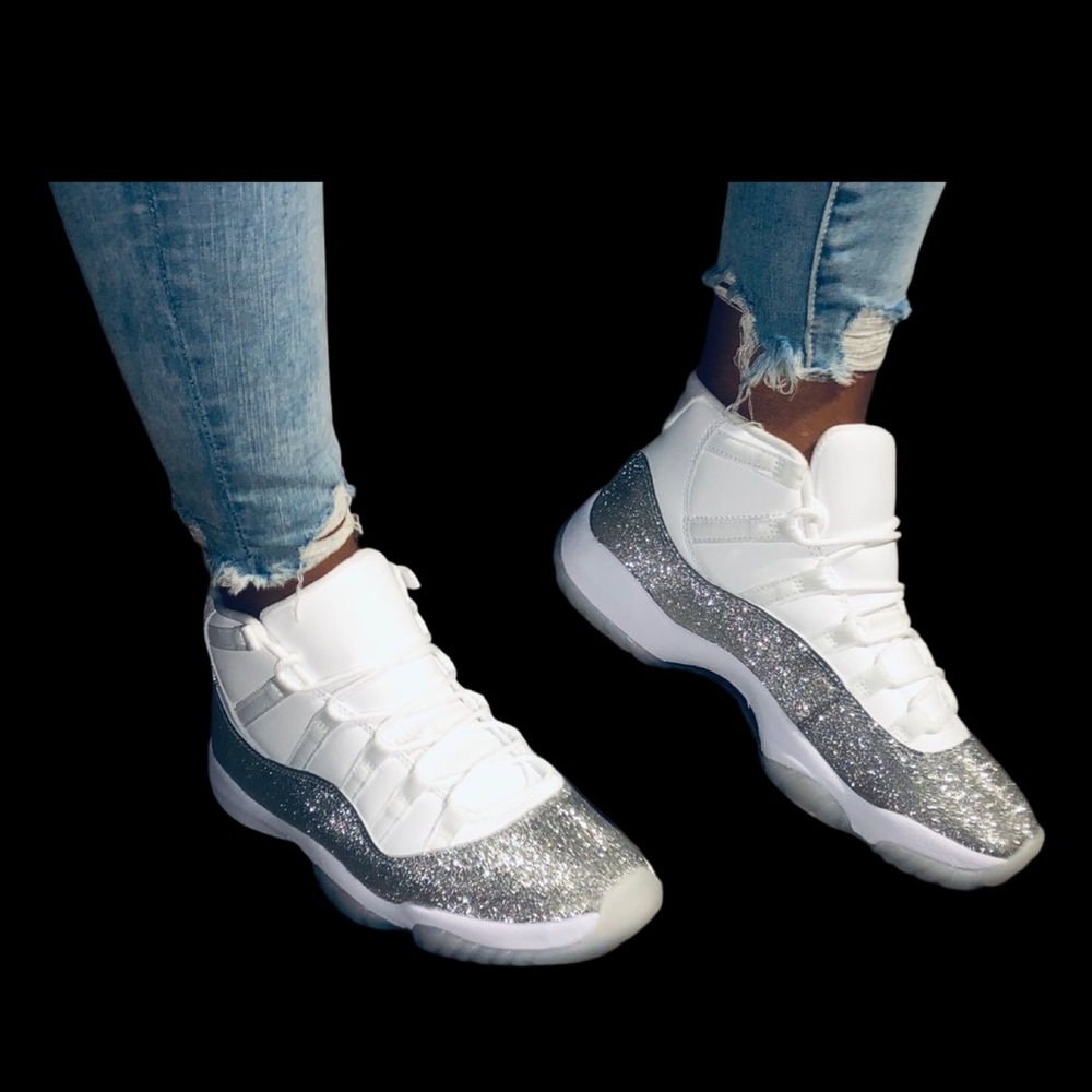 Air Jordan 11 Retro Vast Grey White Metallic Silver Women’s 7.5 NWT - Picture 11 of 16